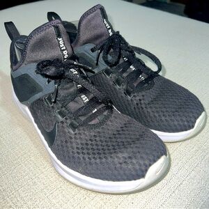 Nike Women's Air Max Bella TR 2 Training Shoes AQ7492-002 Black White Size 8 US